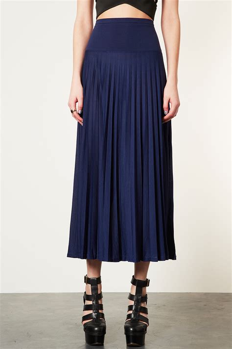 women's navy blue skirt